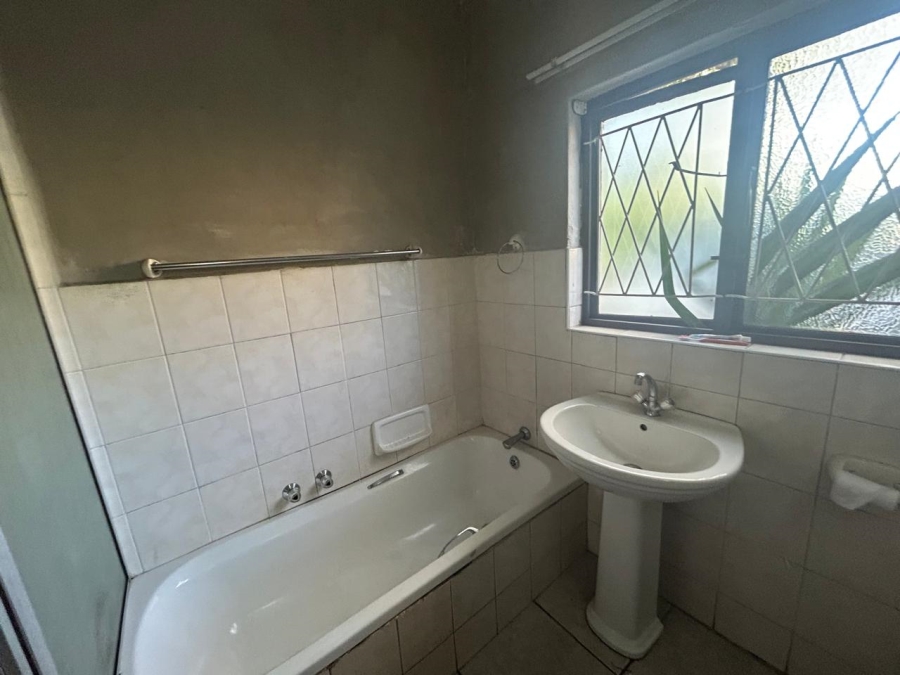 To Let 2 Bedroom Property for Rent in Uvongo KwaZulu-Natal