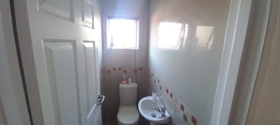 2 Bedroom Property for Sale in Essenwood KwaZulu-Natal