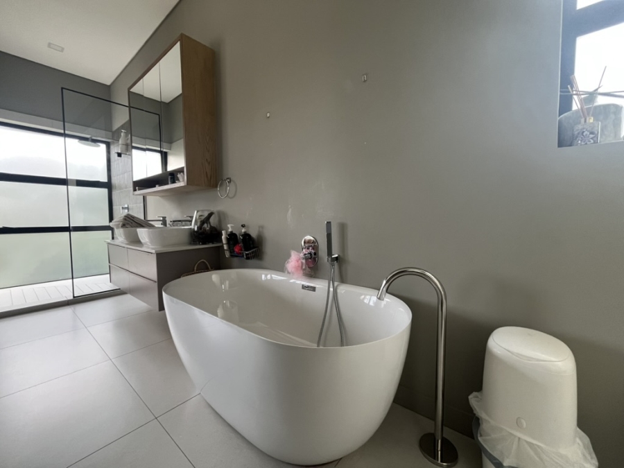 4 Bedroom Property for Sale in New Salt Rock City KwaZulu-Natal