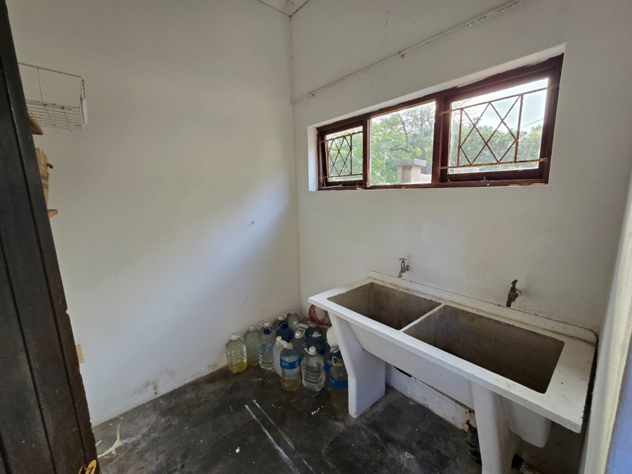 To Let 5 Bedroom Property for Rent in Uvongo KwaZulu-Natal