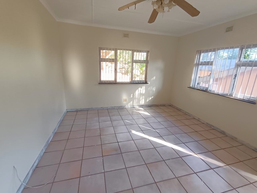 To Let 5 Bedroom Property for Rent in Uvongo KwaZulu-Natal