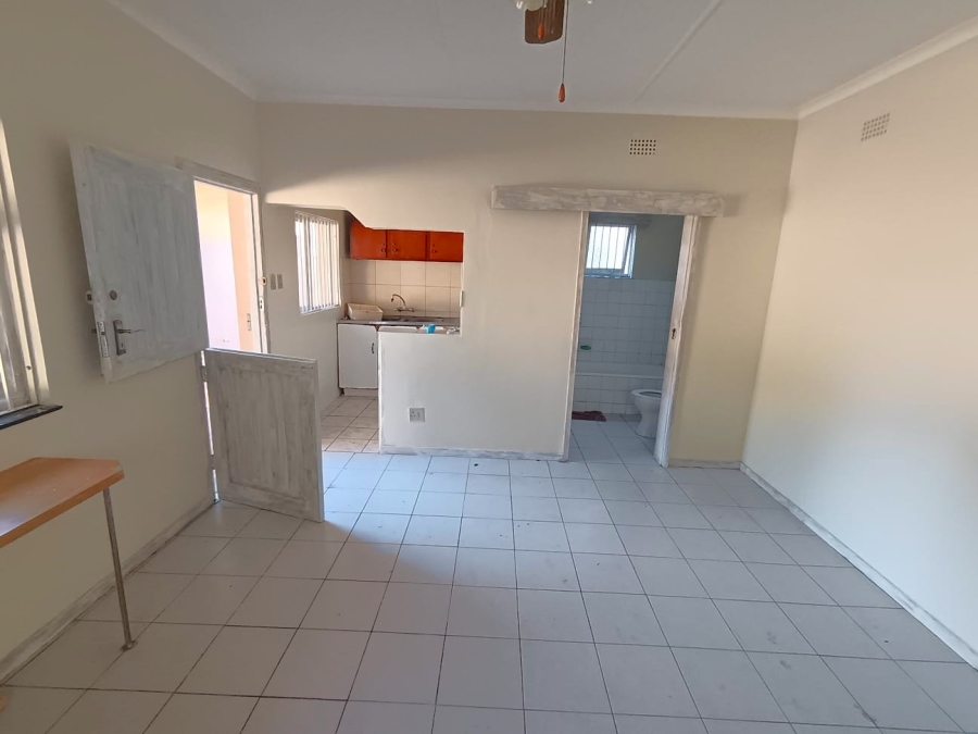 To Let 5 Bedroom Property for Rent in Uvongo KwaZulu-Natal