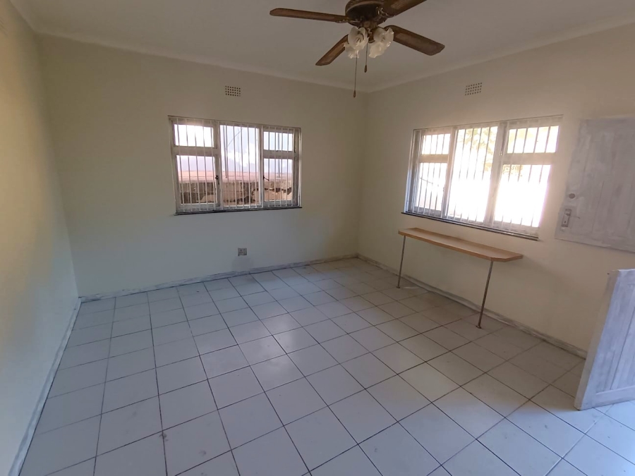 To Let 5 Bedroom Property for Rent in Uvongo KwaZulu-Natal