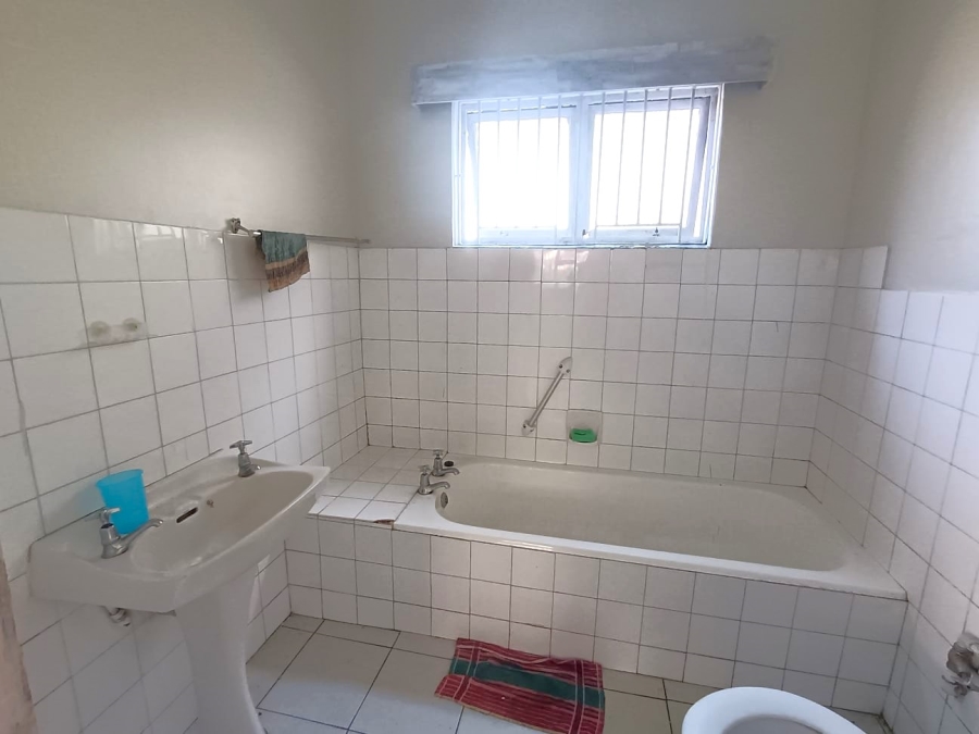 To Let 5 Bedroom Property for Rent in Uvongo KwaZulu-Natal