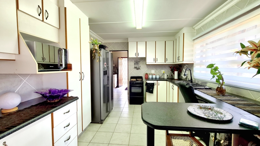 4 Bedroom Property for Sale in Hibberdene KwaZulu-Natal