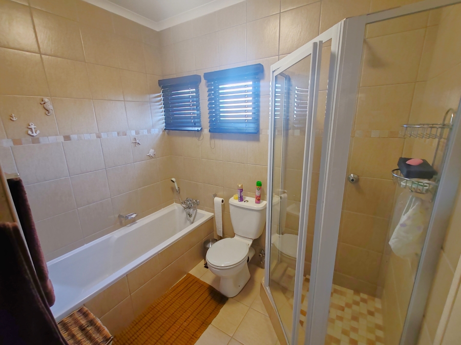 3 Bedroom Property for Sale in Uvongo KwaZulu-Natal