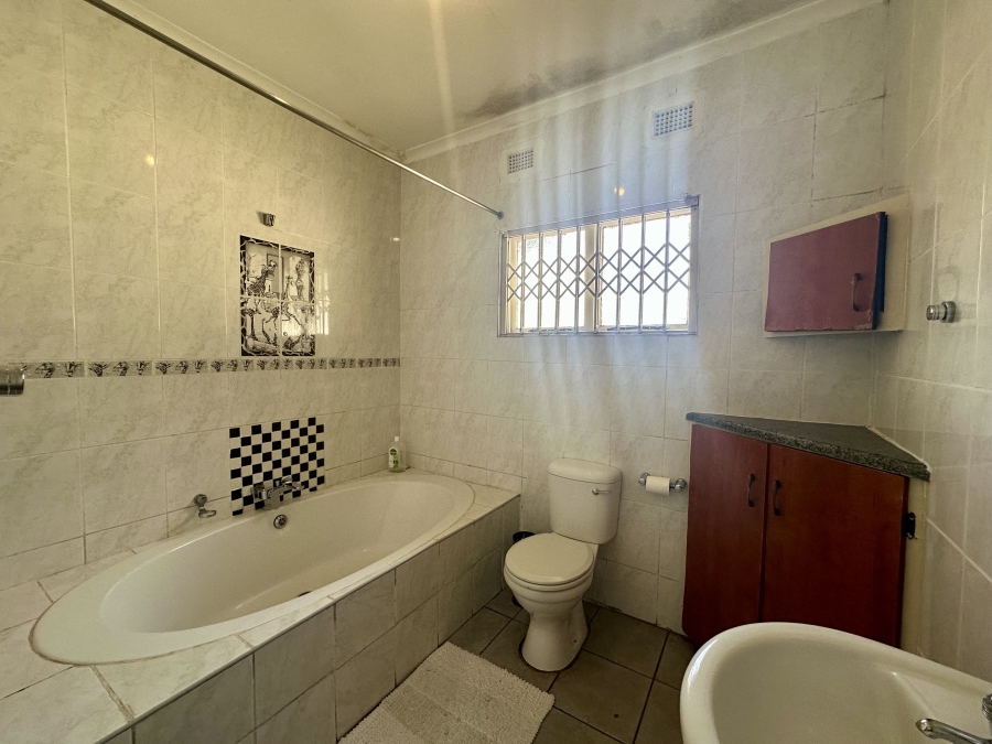 4 Bedroom Property for Sale in Veld En Vlei KwaZulu-Natal