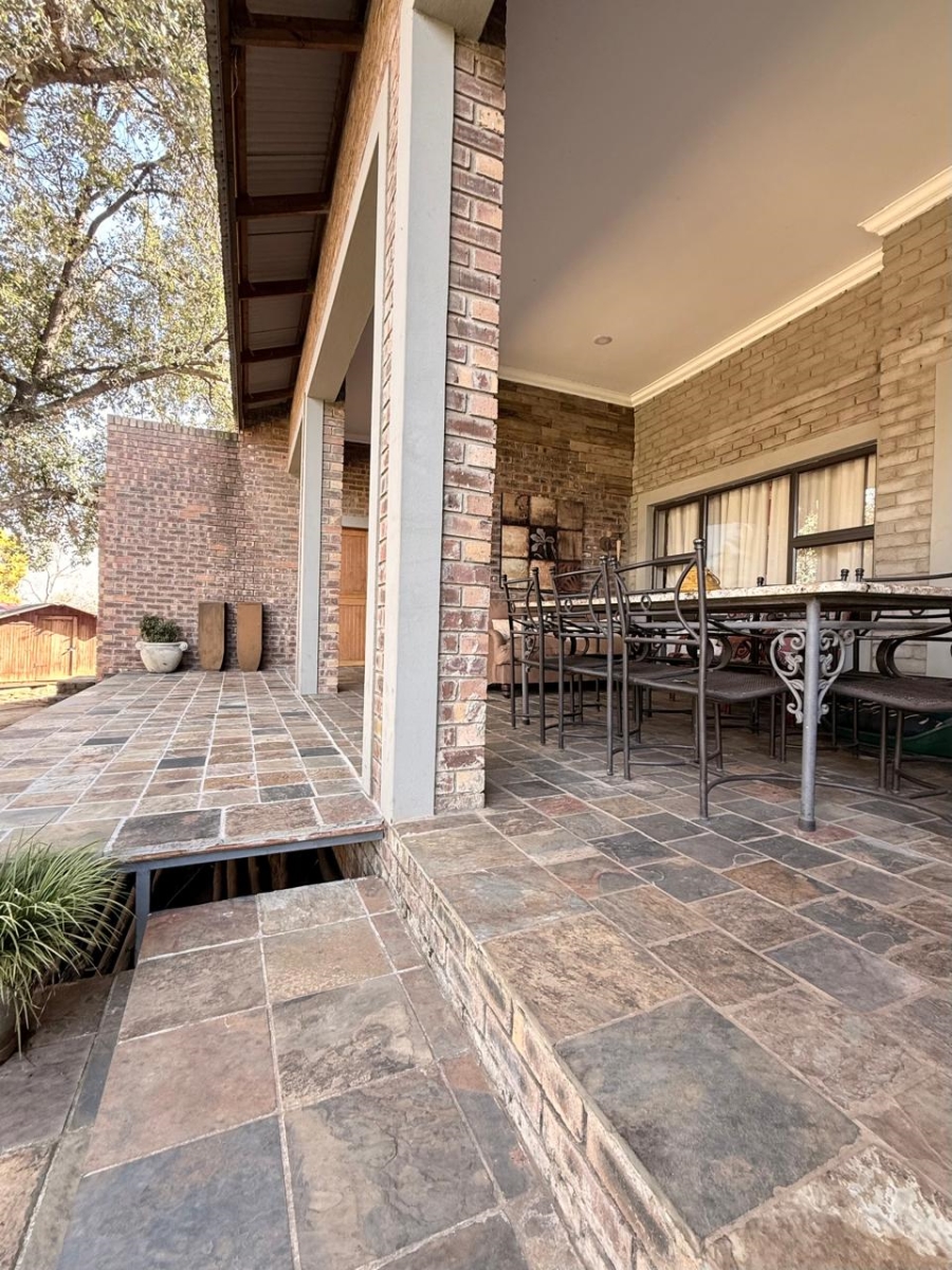 7 Bedroom Property for Sale in Signal Hill KwaZulu-Natal