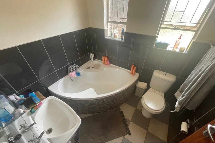 3 Bedroom Property for Sale in Signal Hill KwaZulu-Natal