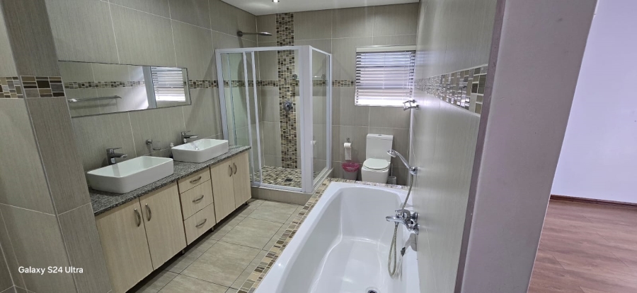 To Let 4 Bedroom Property for Rent in Meer En See KwaZulu-Natal