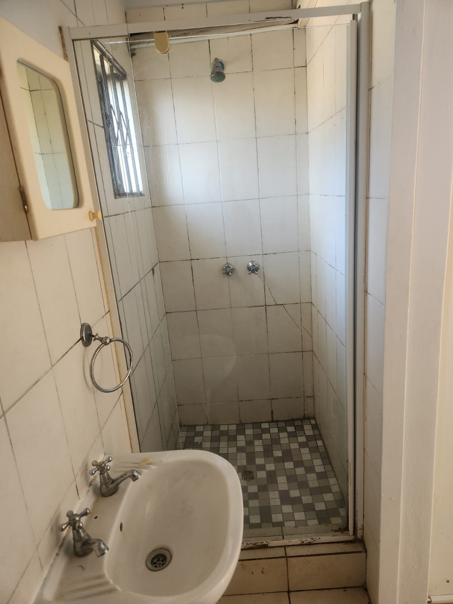 To Let 1 Bedroom Property for Rent in Richem KwaZulu-Natal