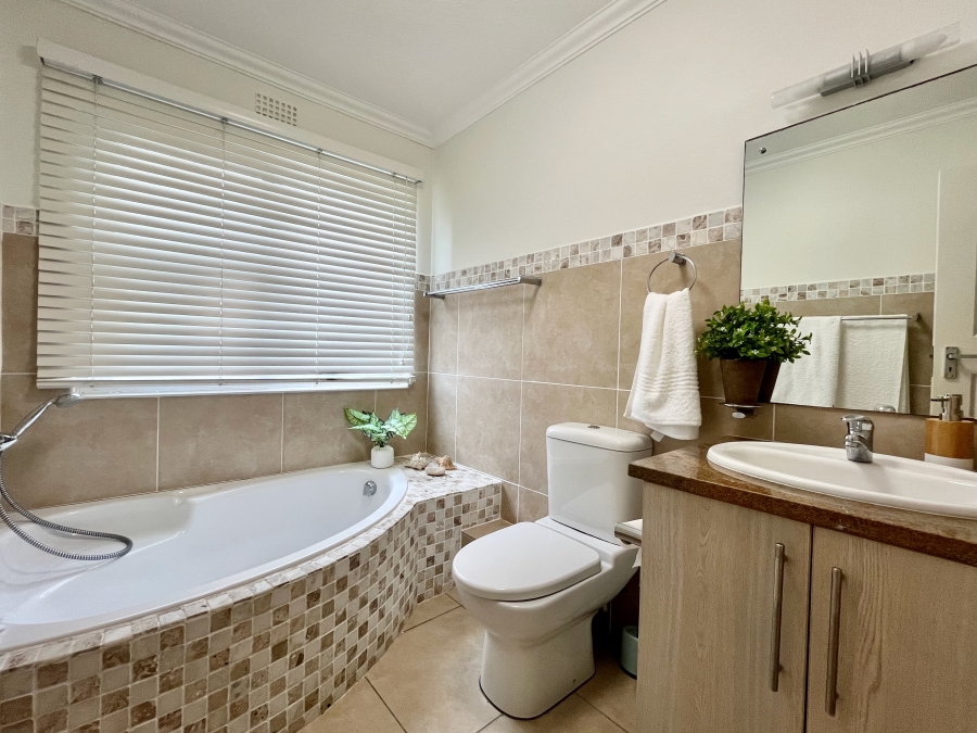 To Let 4 Bedroom Property for Rent in Ballito Central KwaZulu-Natal