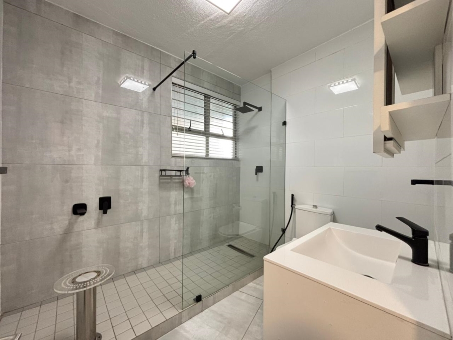2 Bedroom Property for Sale in Essenwood KwaZulu-Natal