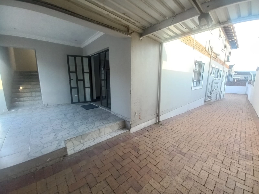 7 Bedroom Property for Sale in Essenwood KwaZulu-Natal