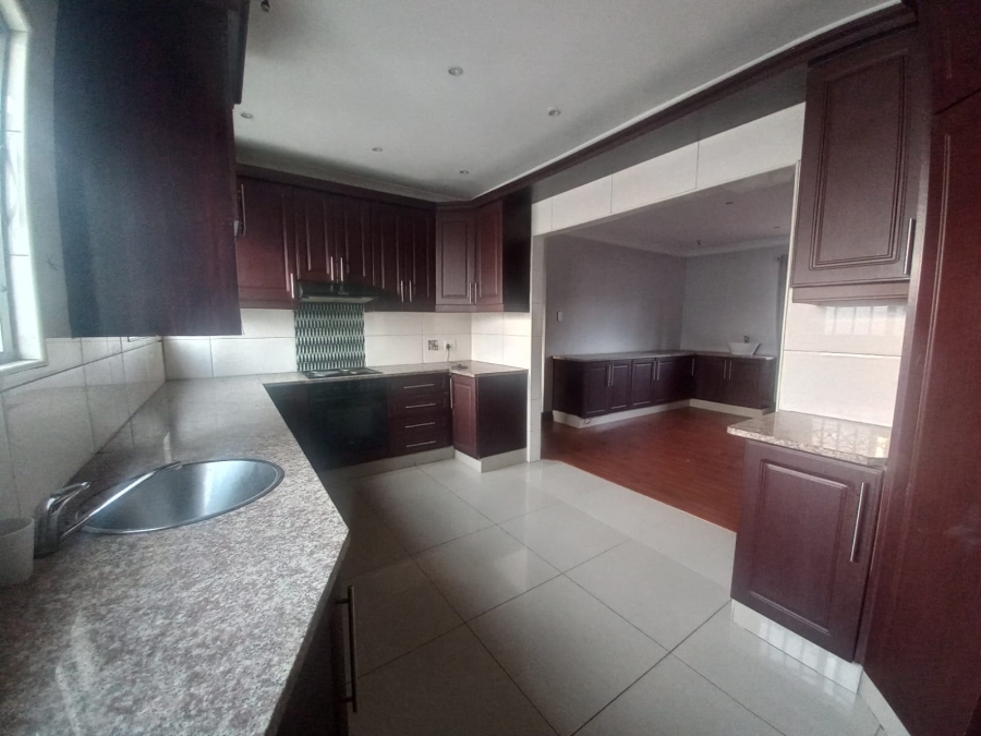 7 Bedroom Property for Sale in Essenwood KwaZulu-Natal