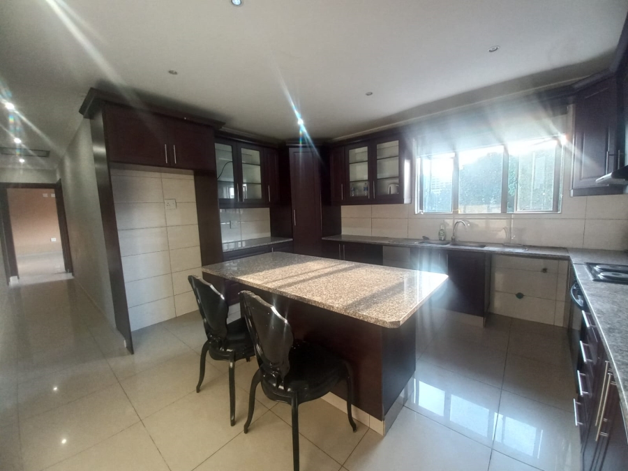 7 Bedroom Property for Sale in Essenwood KwaZulu-Natal