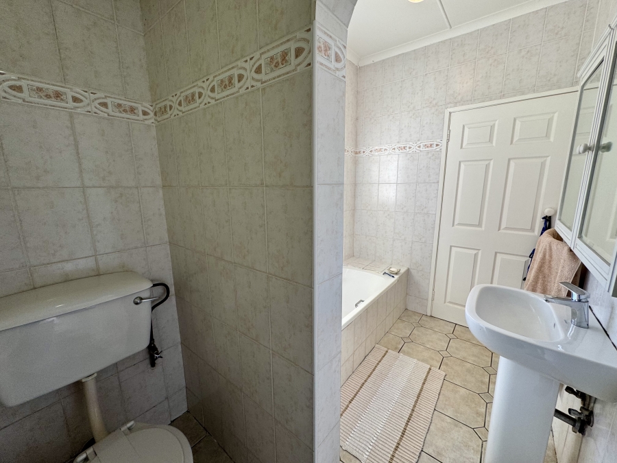 4 Bedroom Property for Sale in Worlds View KwaZulu-Natal