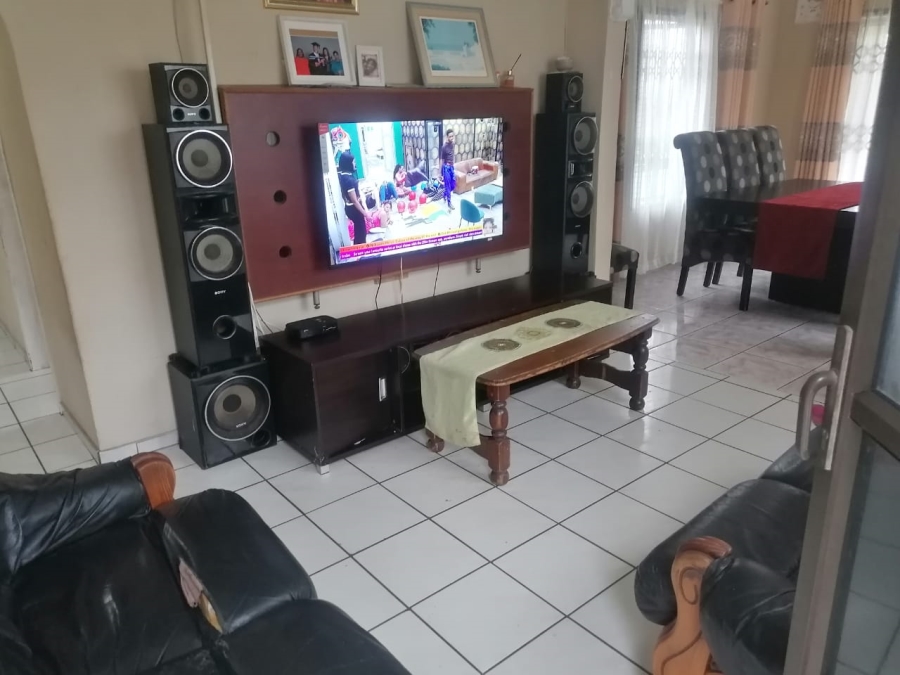 3 Bedroom Property for Sale in Umlazi KwaZulu-Natal
