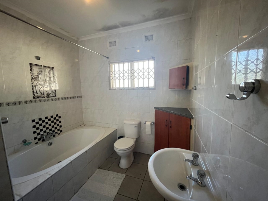 4 Bedroom Property for Sale in Veld En Vlei KwaZulu-Natal