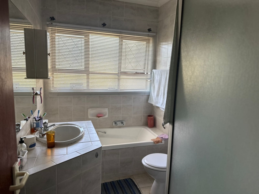 2 Bedroom Property for Sale in Uvongo KwaZulu-Natal