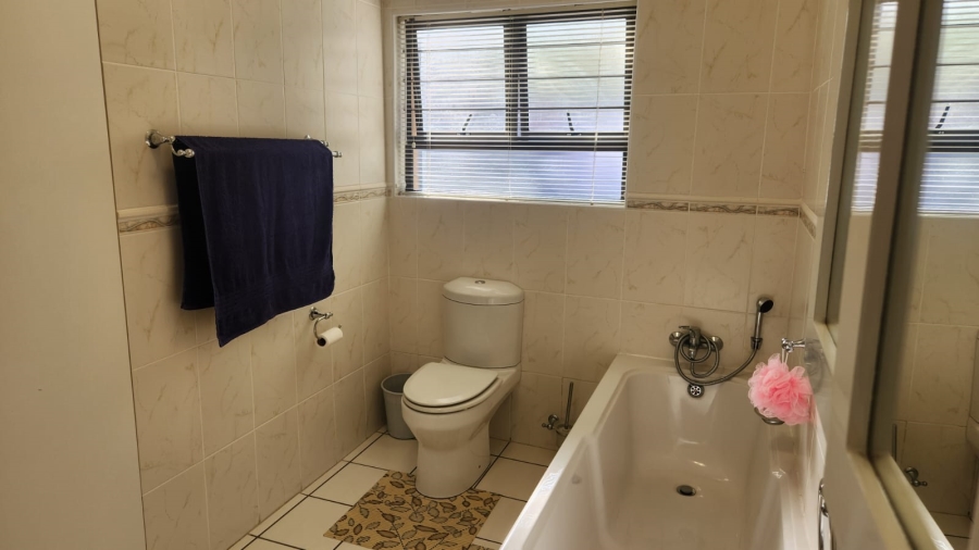3 Bedroom Property for Sale in Uvongo KwaZulu-Natal