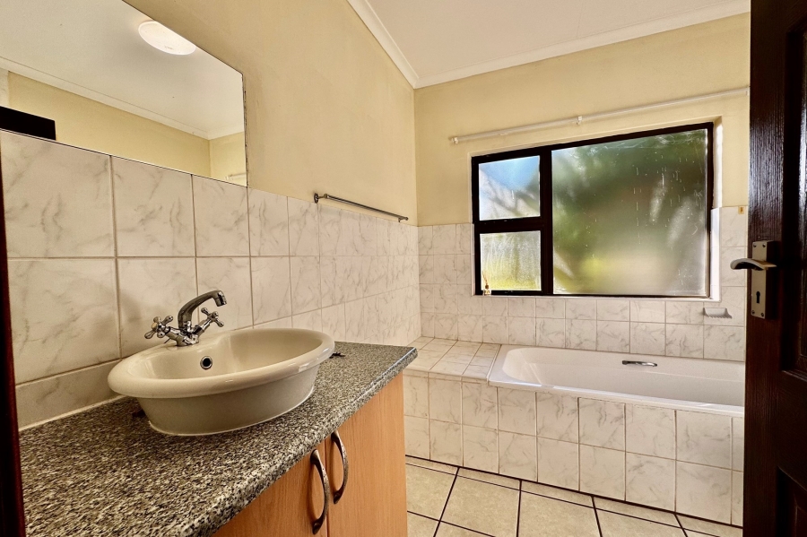 To Let 3 Bedroom Property for Rent in Ballitoville KwaZulu-Natal