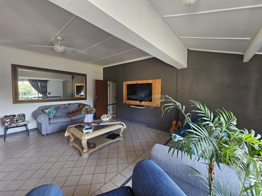 7 Bedroom Property for Sale in Uvongo KwaZulu-Natal