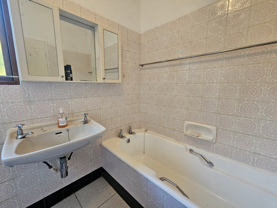7 Bedroom Property for Sale in Uvongo KwaZulu-Natal