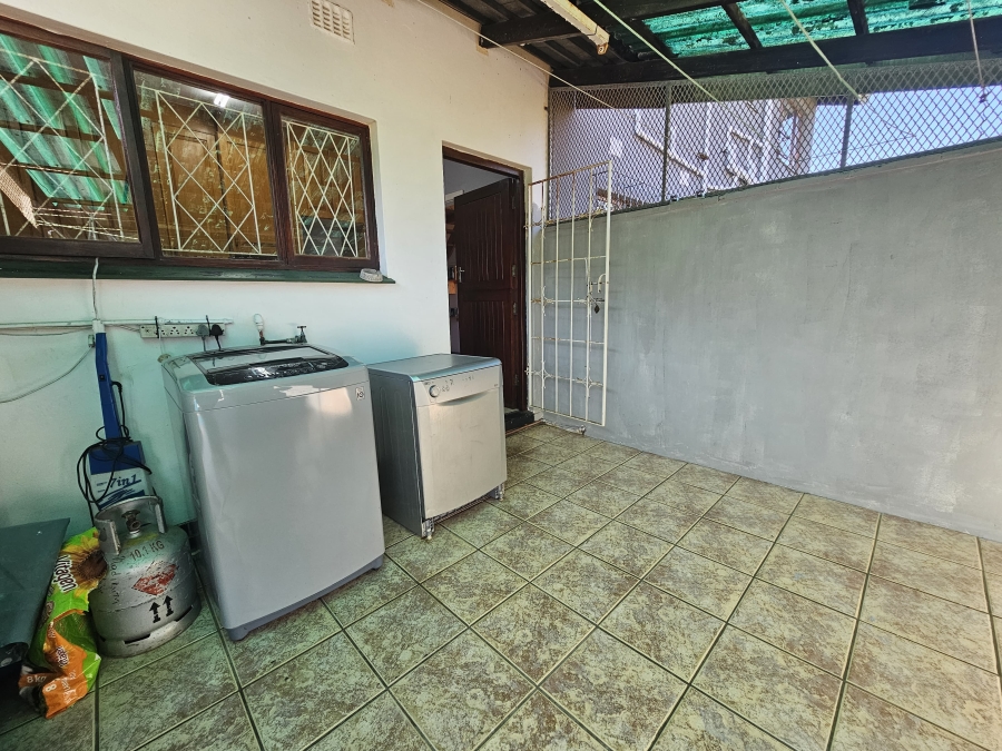 7 Bedroom Property for Sale in Uvongo KwaZulu-Natal