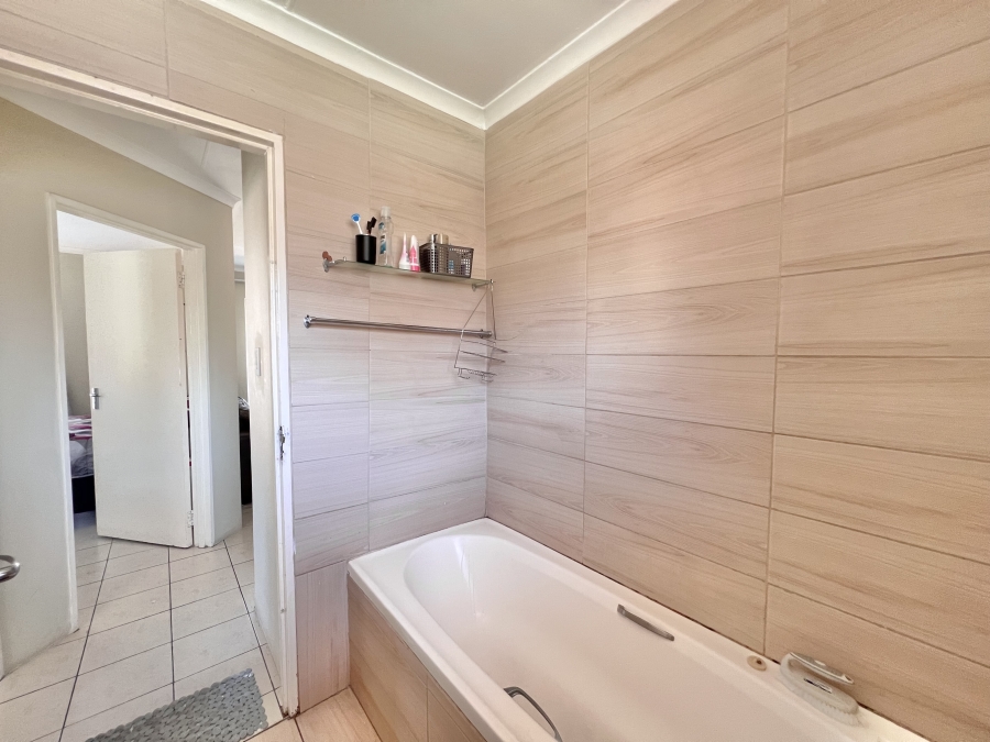 2 Bedroom Property for Sale in Morningside KwaZulu-Natal