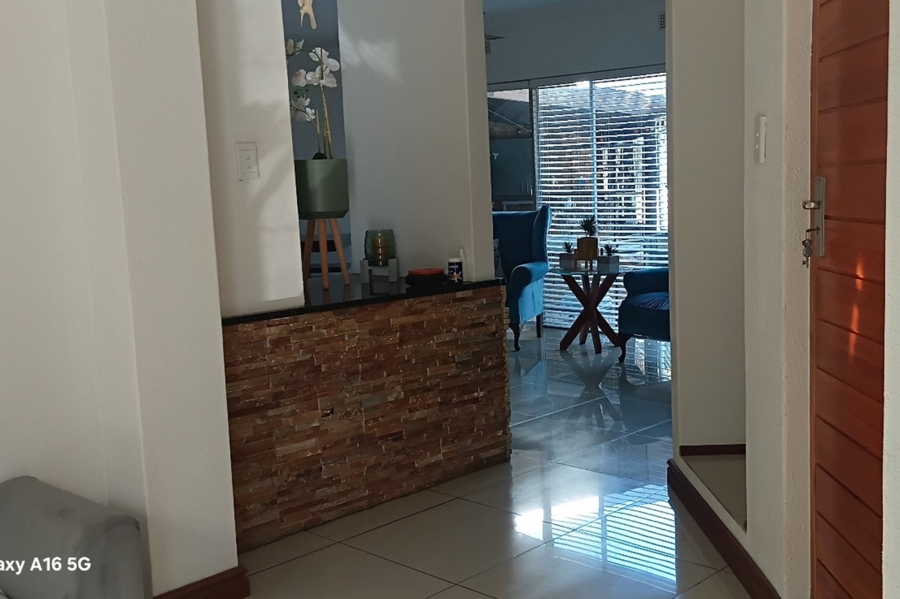 5 Bedroom Property for Sale in Meer En See KwaZulu-Natal