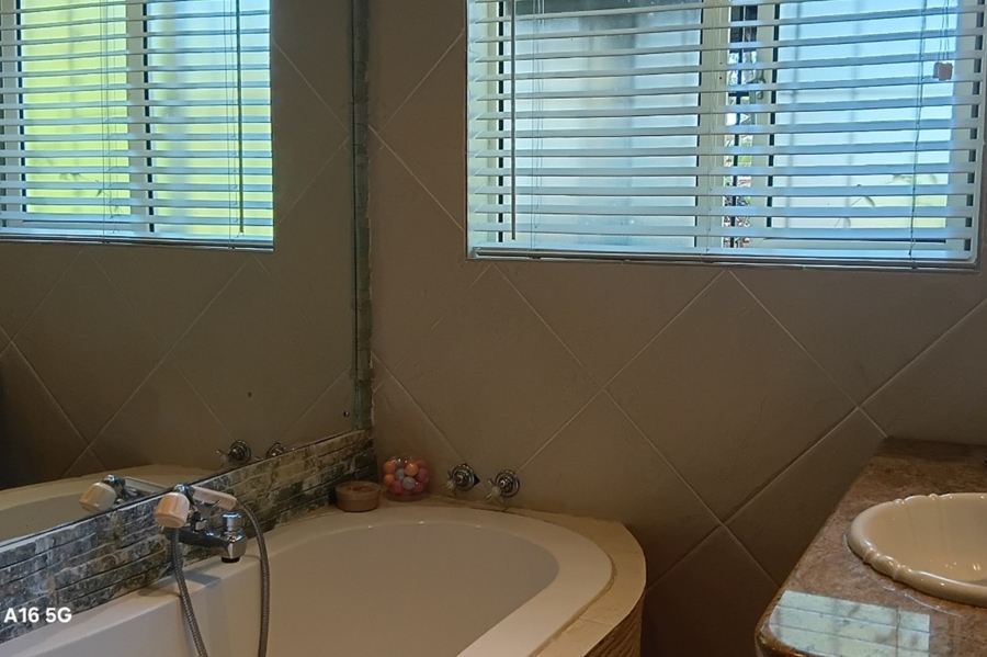 5 Bedroom Property for Sale in Meer En See KwaZulu-Natal