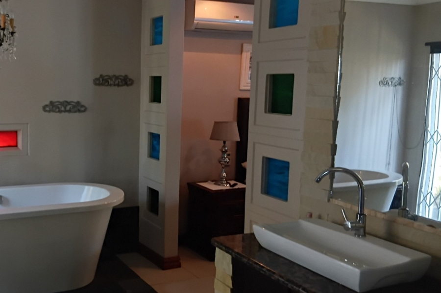 5 Bedroom Property for Sale in Meer En See KwaZulu-Natal