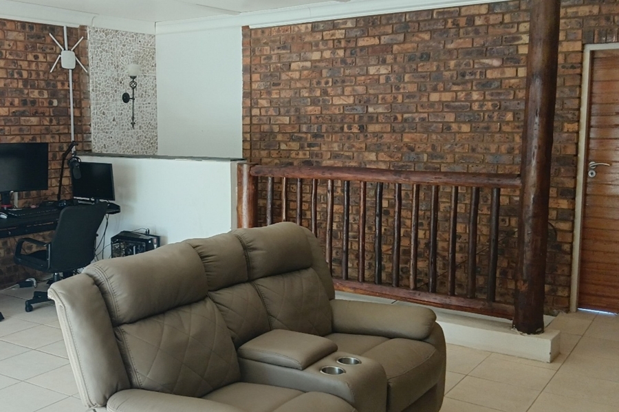 5 Bedroom Property for Sale in Meer En See KwaZulu-Natal