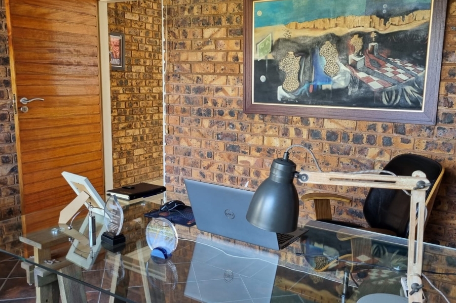 5 Bedroom Property for Sale in Meer En See KwaZulu-Natal