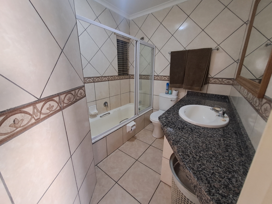 3 Bedroom Property for Sale in Uvongo KwaZulu-Natal
