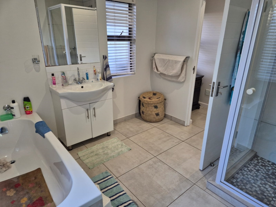 To Let 4 Bedroom Property for Rent in Zini River Estate KwaZulu-Natal