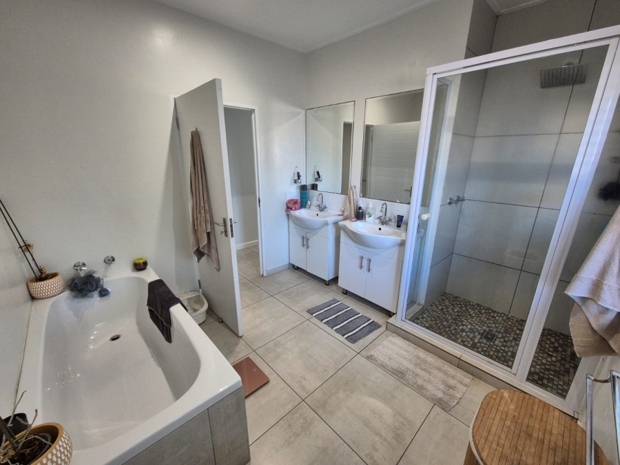 To Let 4 Bedroom Property for Rent in Zini River Estate KwaZulu-Natal