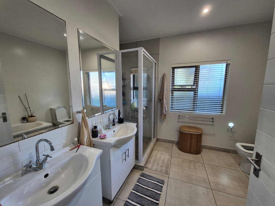 To Let 4 Bedroom Property for Rent in Zini River Estate KwaZulu-Natal