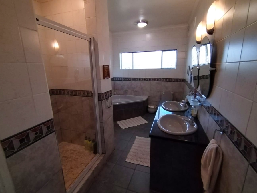 5 Bedroom Property for Sale in Athlone KwaZulu-Natal