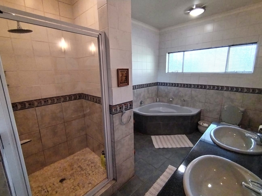 5 Bedroom Property for Sale in Athlone KwaZulu-Natal