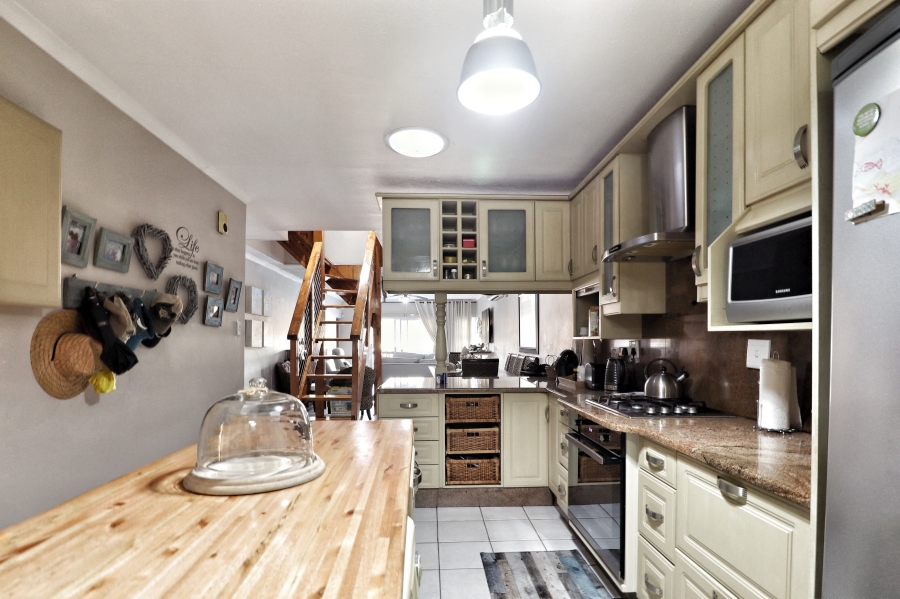 4 Bedroom Property for Sale in Tuzi Gazi KwaZulu-Natal