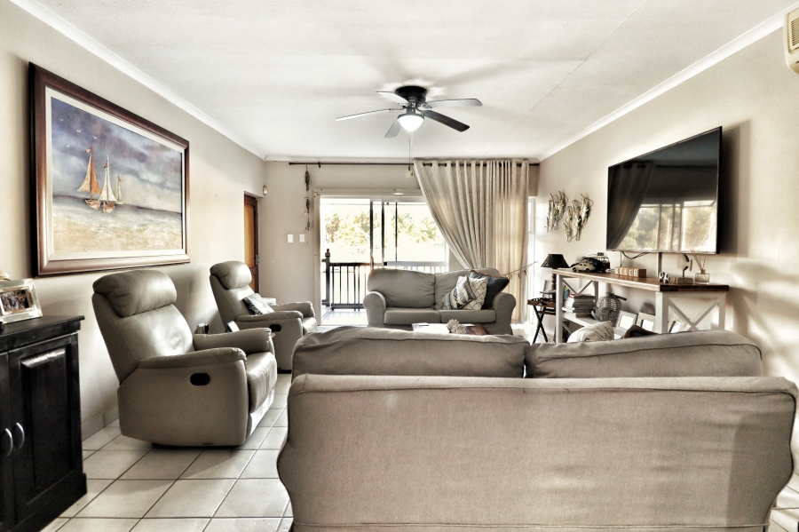 4 Bedroom Property for Sale in Tuzi Gazi KwaZulu-Natal