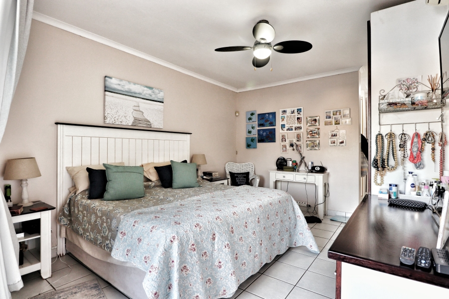 4 Bedroom Property for Sale in Tuzi Gazi KwaZulu-Natal