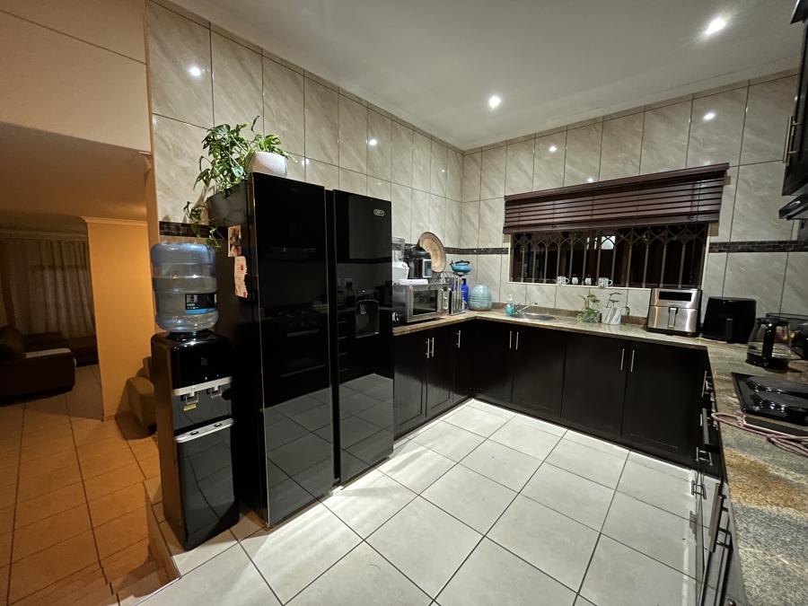 To Let 4 Bedroom Property for Rent in Sheffield Beach KwaZulu-Natal