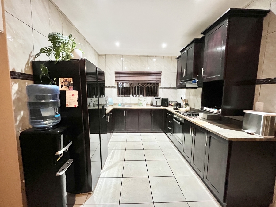 To Let 4 Bedroom Property for Rent in Sheffield Beach KwaZulu-Natal