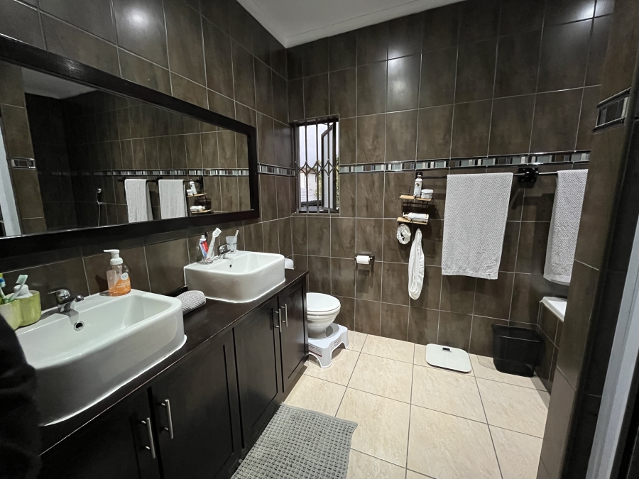 To Let 4 Bedroom Property for Rent in Sheffield Beach KwaZulu-Natal