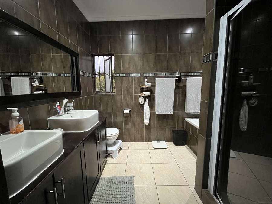 To Let 4 Bedroom Property for Rent in Sheffield Beach KwaZulu-Natal