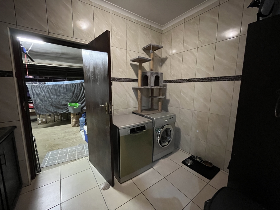 To Let 4 Bedroom Property for Rent in Sheffield Beach KwaZulu-Natal