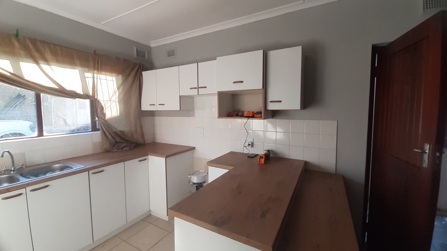 To Let 2 Bedroom Property for Rent in Amanzimtoti KwaZulu-Natal